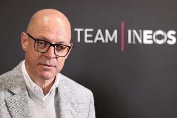 Šéf cyklistické stáje Ineos Dave Brailsford