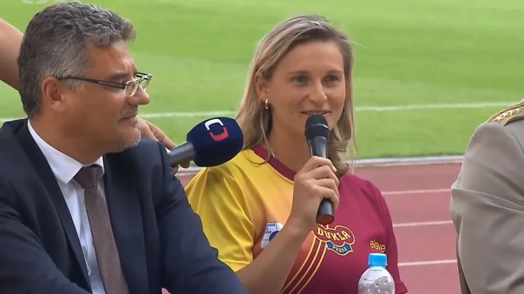 Čeští atleti odpovídali na otázky fanouškům a novinářům