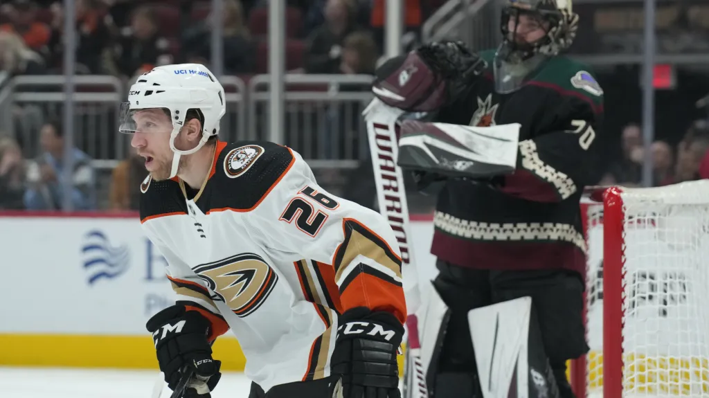 Gerald Mayhew poté, co prostřelil Karla Vejmelku