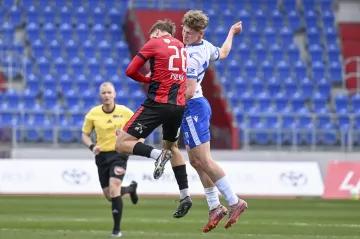 Polyák (vlevo) a Havran v souboji