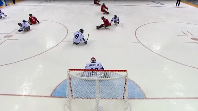 Kanadští sledge hokejisté rozdrtili v semifinále Koreu 7:0