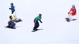 Dramatická první jízda ženského čtvrtfinále snowboardcrossu na MS