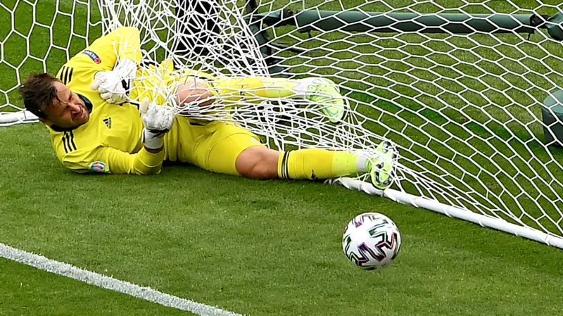 Debata o Schickově parádě. Jasná chyba gólmana, tvrdí Šmicer