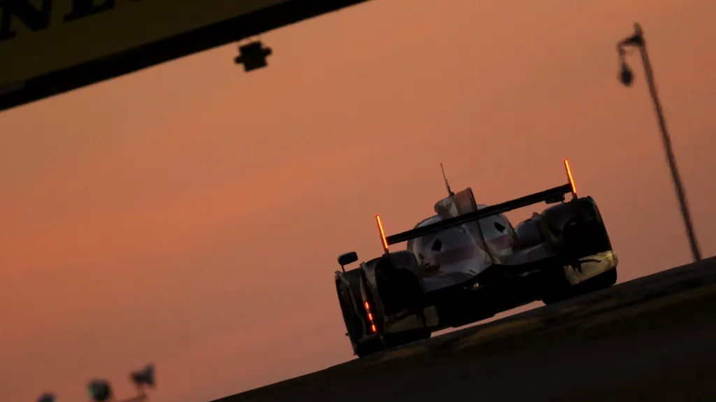 Audi R18 na okruhu v Le Mans