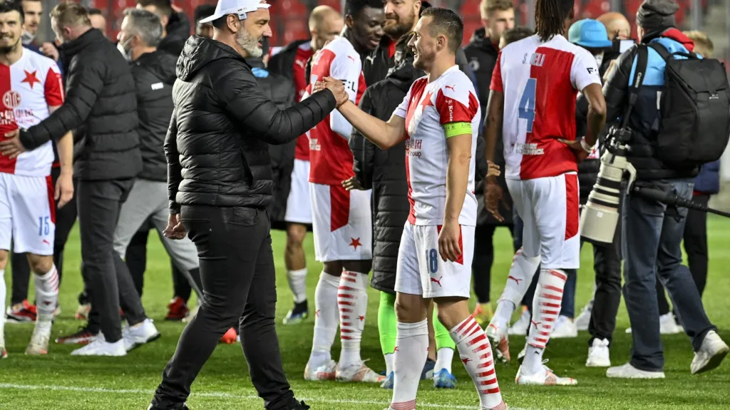 Jan Bořil (vpravo) a trenér Jindřich Trpišovský ze Slavie