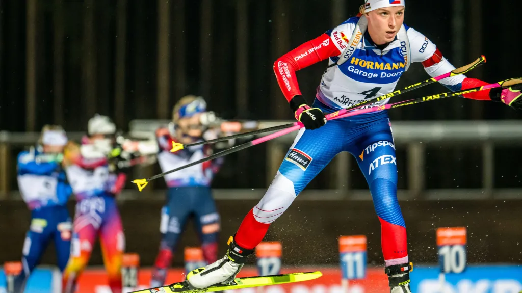 Markéta Davidová v závodě s hromadným startem