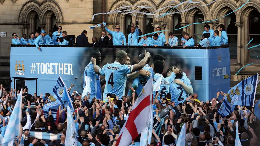 Oslavná jízda fotbalistů City městem