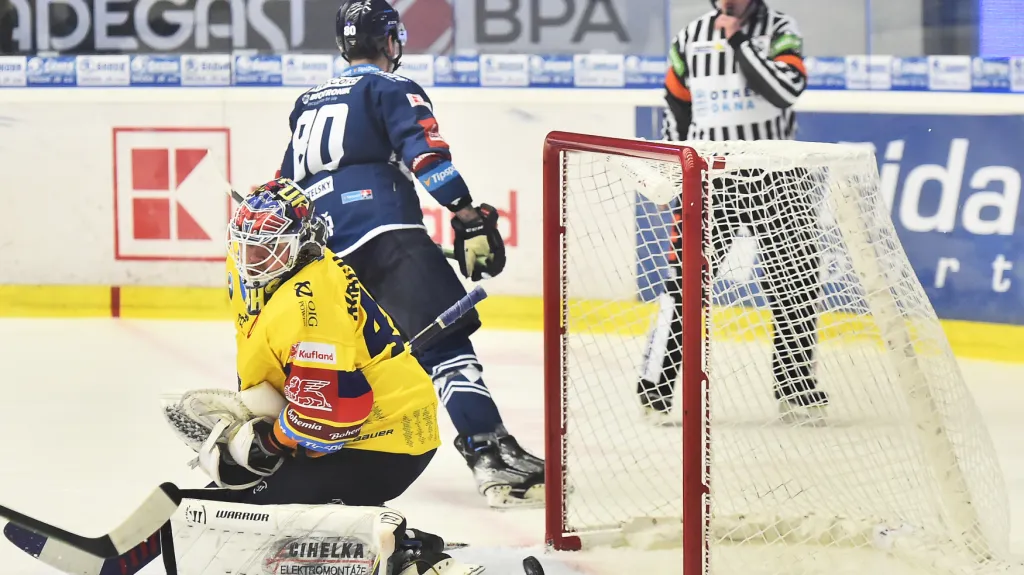 Michal Bulíř překonává Dominika Hrachovinu