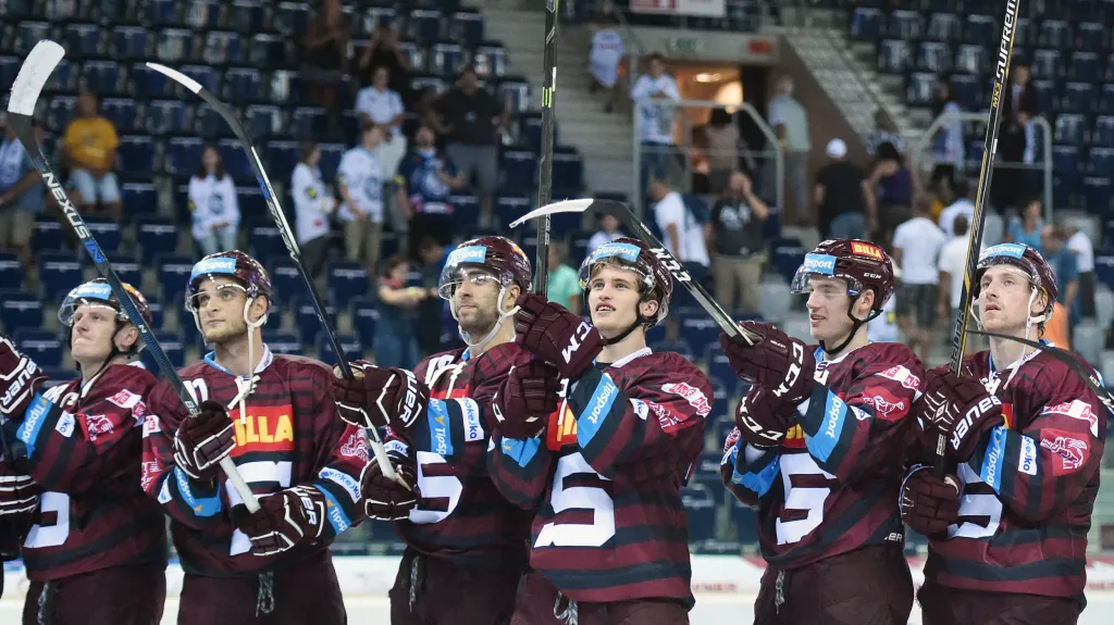 Hokejisté Sparty děkují fanouškům