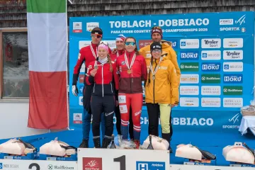 Zlatá Simona Bubeníčková a trasér David Šrůtek (oba uprostřed)