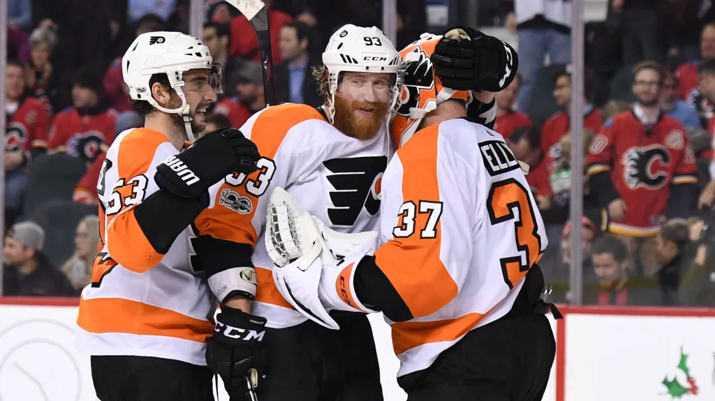 Radost Jakuba Voráčka (uprostřed) a spoluhráčů z Philadelphie