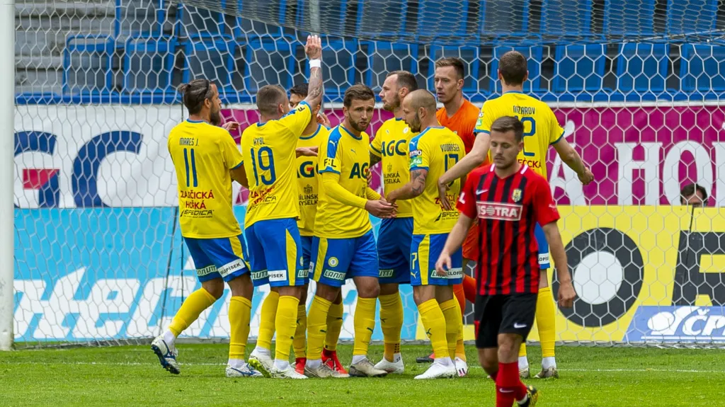 Fotbalisté Teplic se radují z gólu v utkání s Opavou