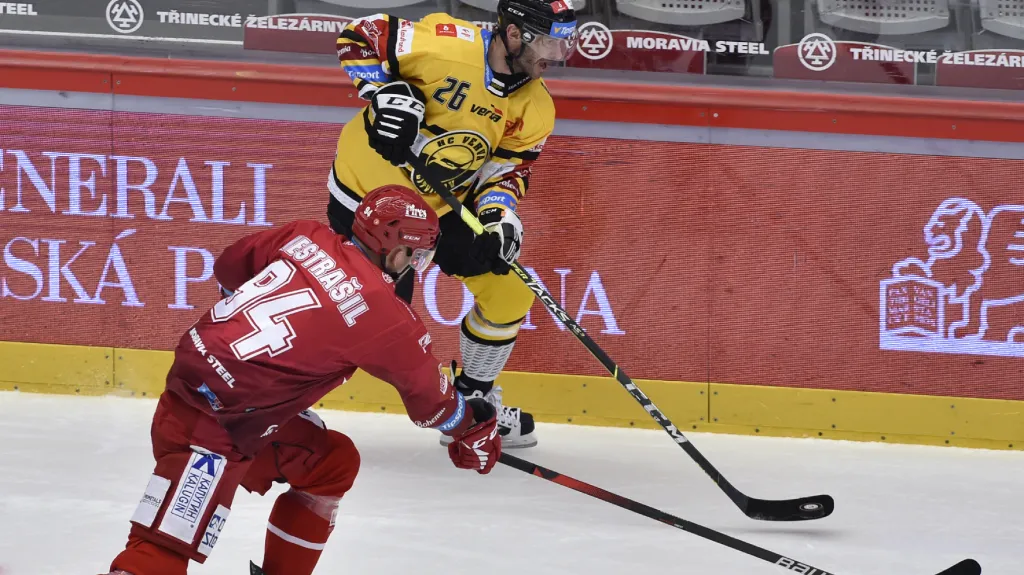 Viktor Hübl při rekordním 1251. zápase v Třinci