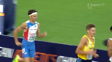 Rozběh Jana Friše na 1500 metrů