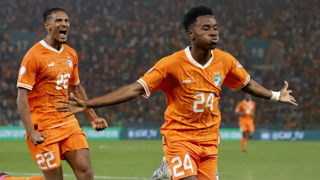 Fotbalisté Pobřeží slonoviny se radují z gólu