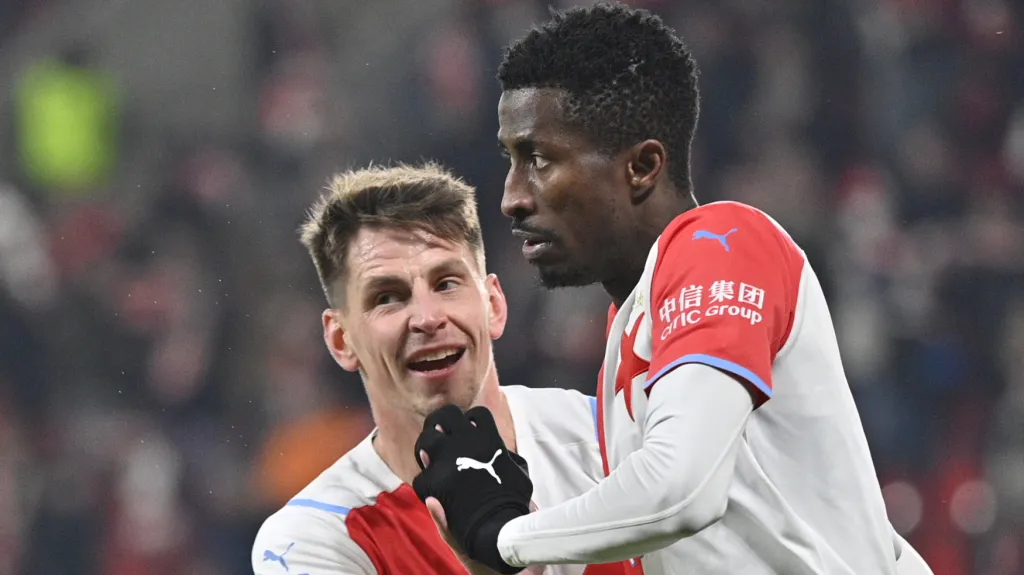 Masopust s Olayinkou oslavují gól