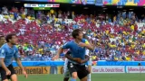 Penaltový zákrok a gól v utkání Uruguay - Kostarika: Cavani - 1:0 (24. min.)