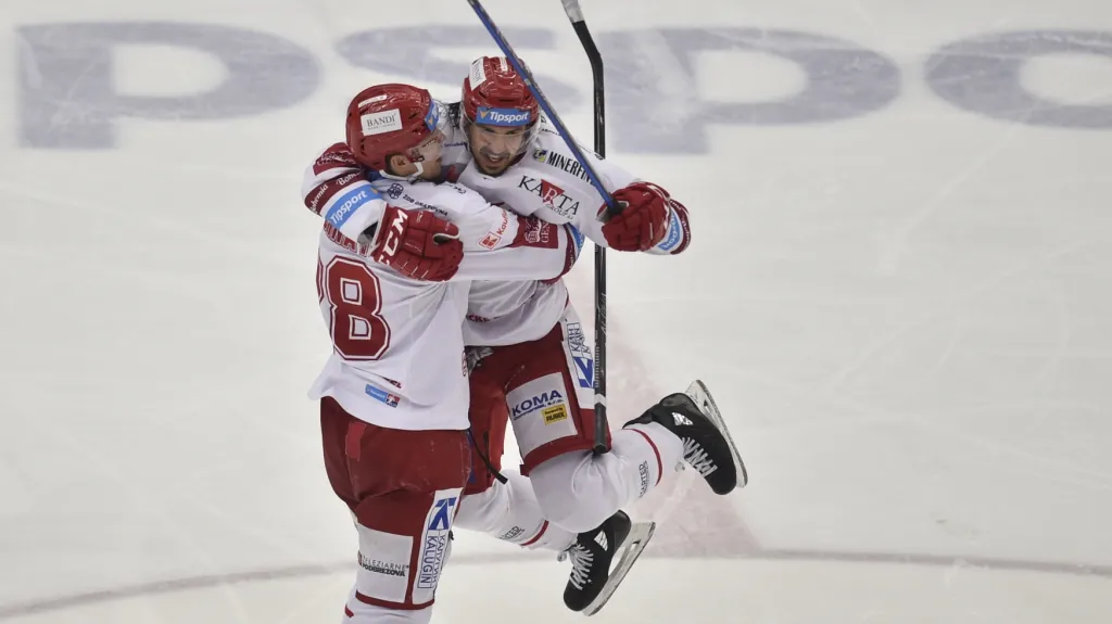 Matěj Stránský slaví s Martinem Gernátem vstřelený gól