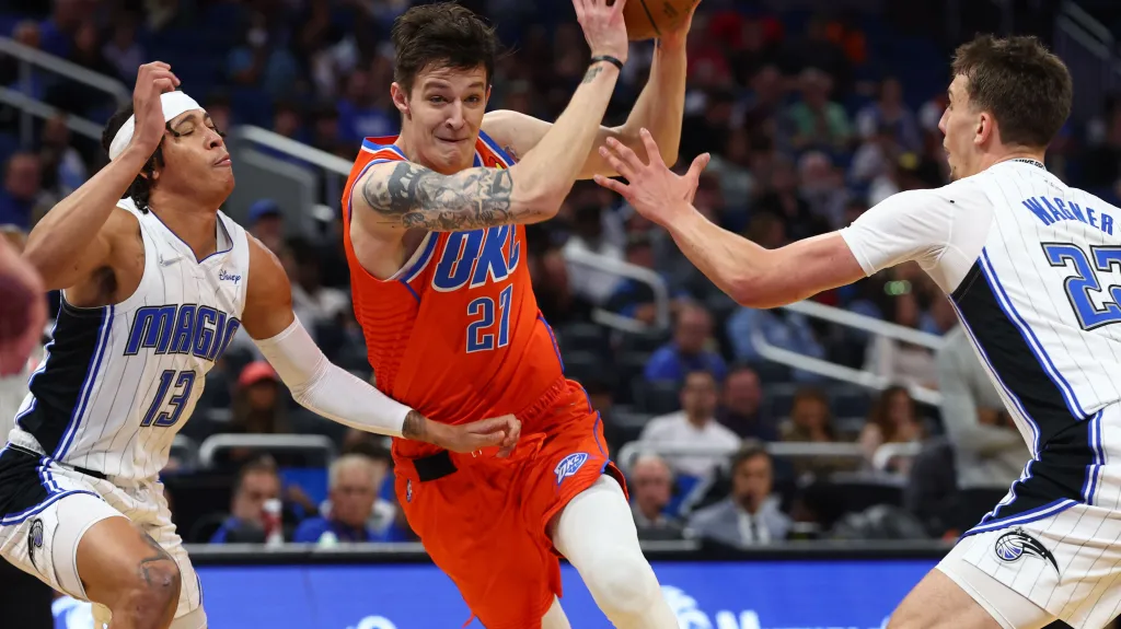 Vít Krejčí z Oklahomy v utkání NBA v Orlandu