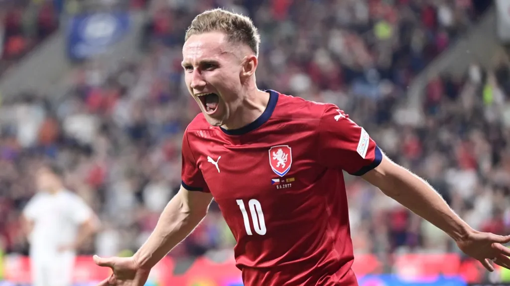 Jan Kuchta se raduje z branky