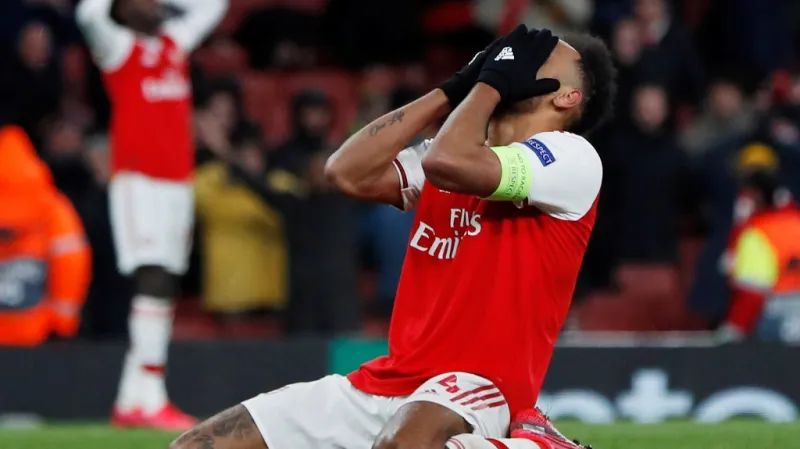 Pierre-Emerick Aubameyang z Arsenalu lituje zahozené šance