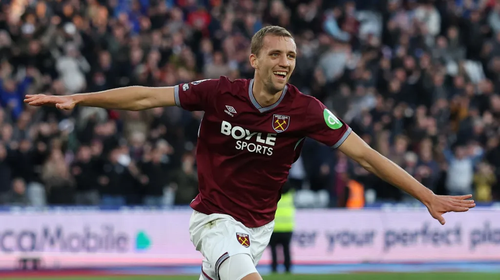 Tomáš Souček se raduje z gólu