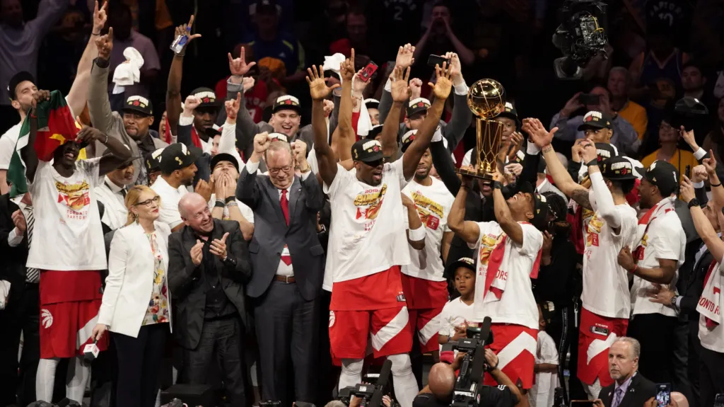 Oslava basketbalistů Toronta