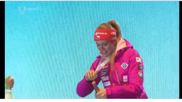 Koukalová zápasila se šampaňským, pomohla až Dahlmeierová