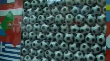 Výloha s fotbalovými míči