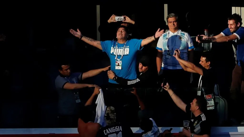 Diego Maradona před zápasem Argentiny s Nigérií