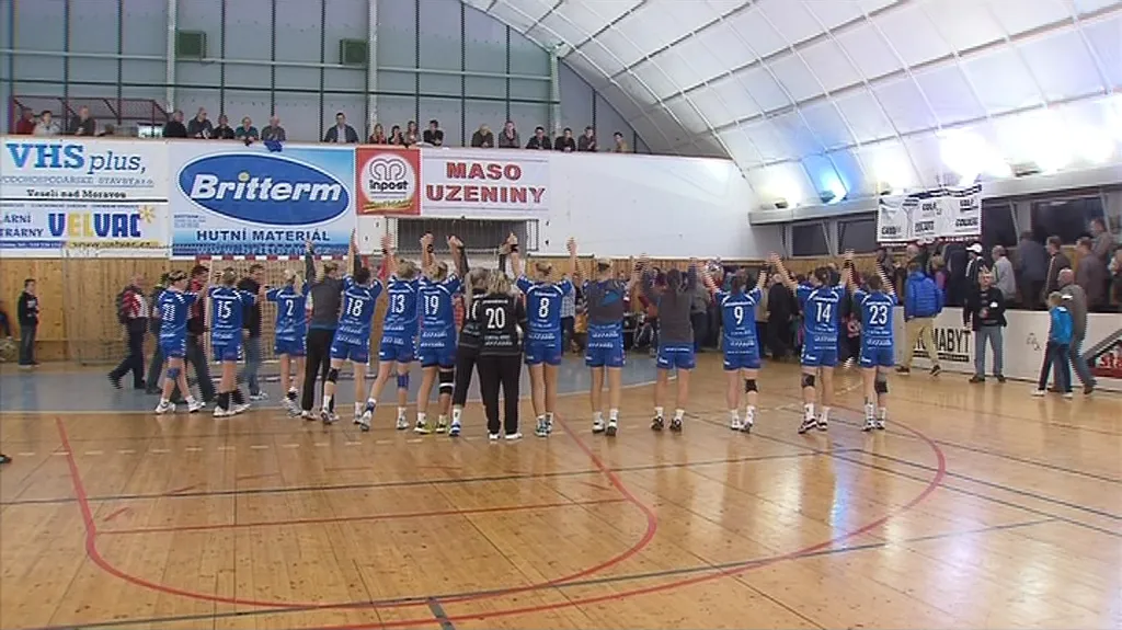 Fanoušci ve Veselí hnali své oblíbenkyně vpřed