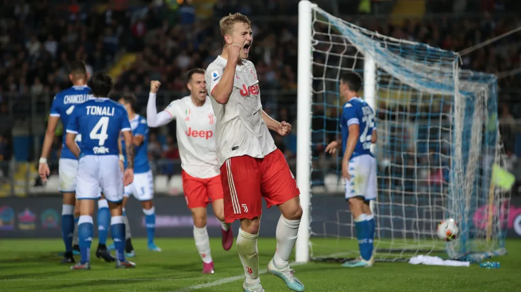 Matthijs de Ligt oslavuje gól Juventusu v síti Brescie