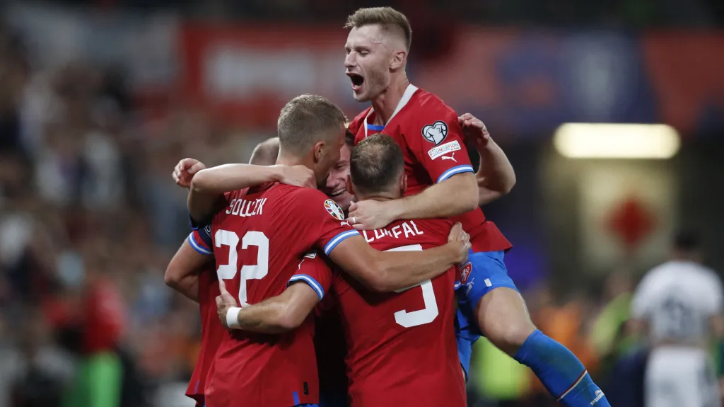 Jakub Brabec se raduje po gólu v zápase s Albánií