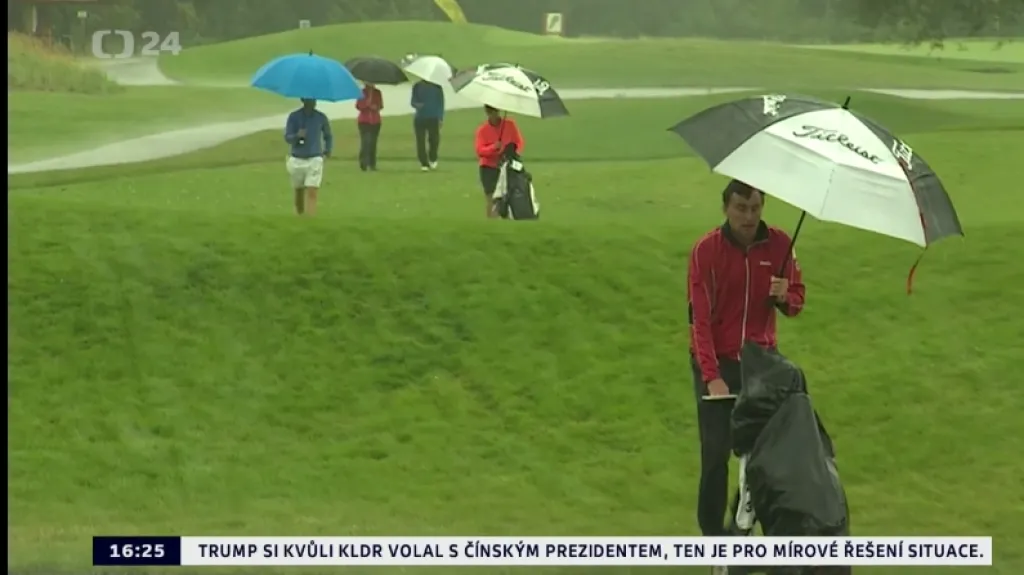 Amatérské MČR golfistů v Kunětické Hoře ovlivnil déšť