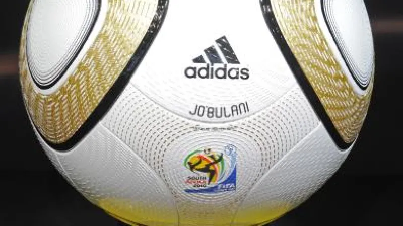 Zlatá varianta míče Jabulani s názvem Jobulani