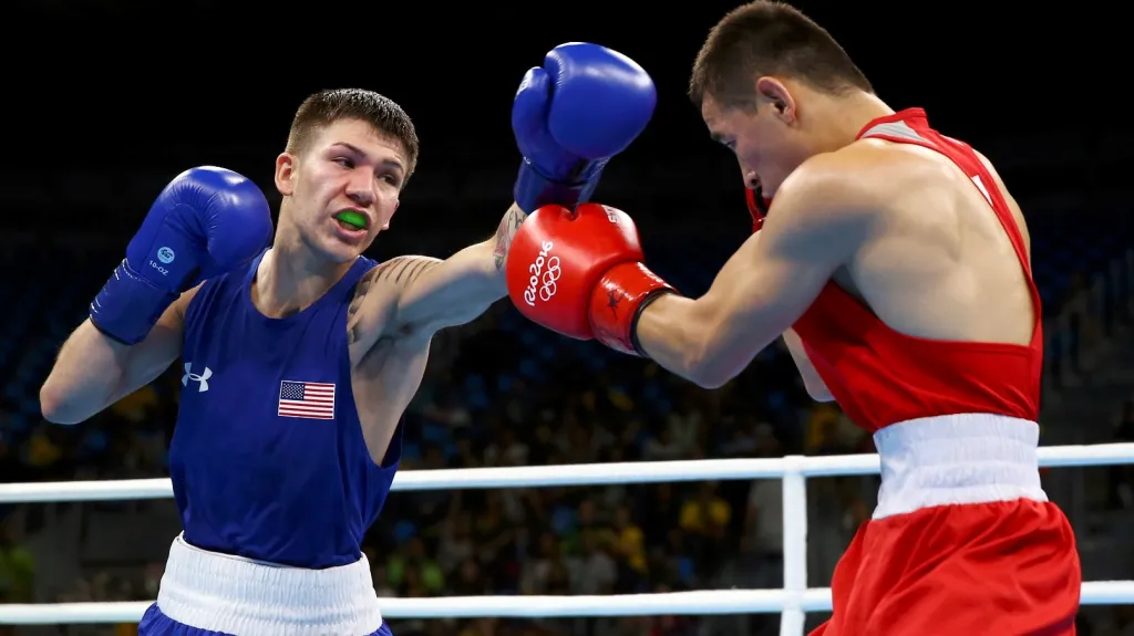 Američan Hernandez v souboji s Dusmatovem