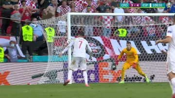 Gól v utkání Chorvatsko - Španělsko: Morata - 3:4 (100. min.)