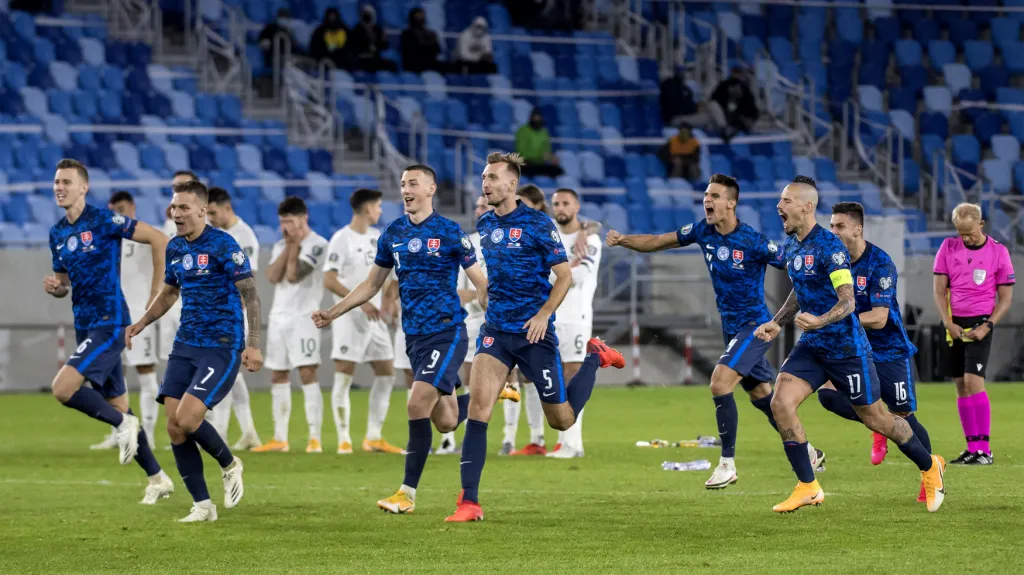 Radost fotbalistů Slovenska po zápase s Irskem