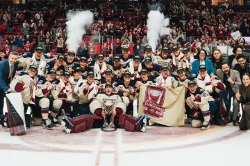 Hokejistky Victoire de Montréal slaví zisk Walter Cupu.