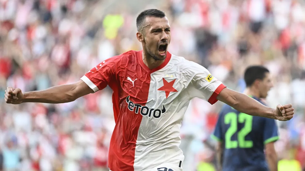 Ivan Schranz ze Slavie se raduje z gólu v síti Panathinaikosu
