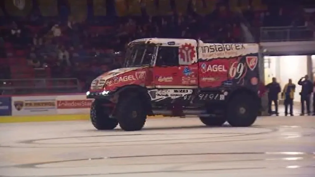 Dakarská Královna si vyzkoušela ledovou plochu