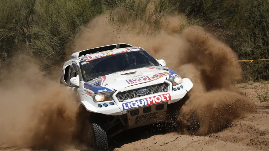 Ouředníčkovi se povedlo zprovoznit dakarský speciál na poslední chvíli