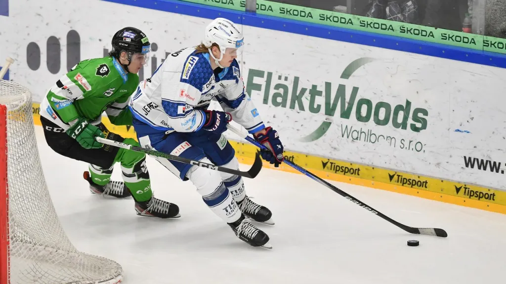 Alex Lintuniemi (vpravo) ještě v dresu Komety Brno v zápase proti Mladé Boleslavi