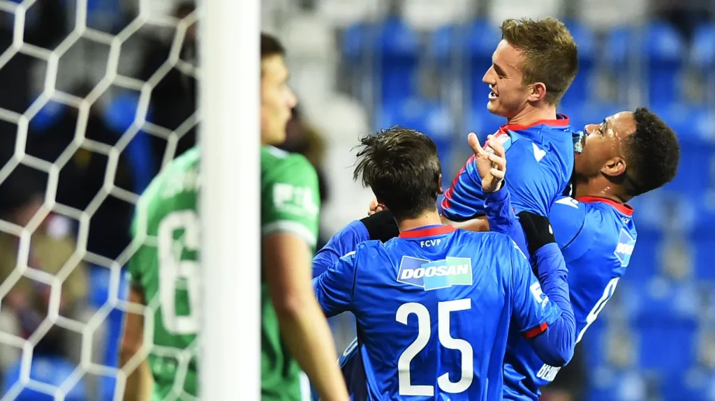 Fotbalisté Plzně se radují z gólu v síti Bohemians 1905