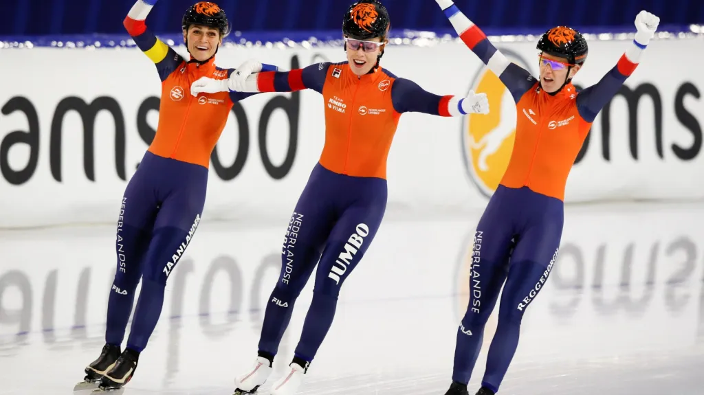 Sestava nizozemských rychlobruslařek Schoutenová, De Jongová a Wüstová