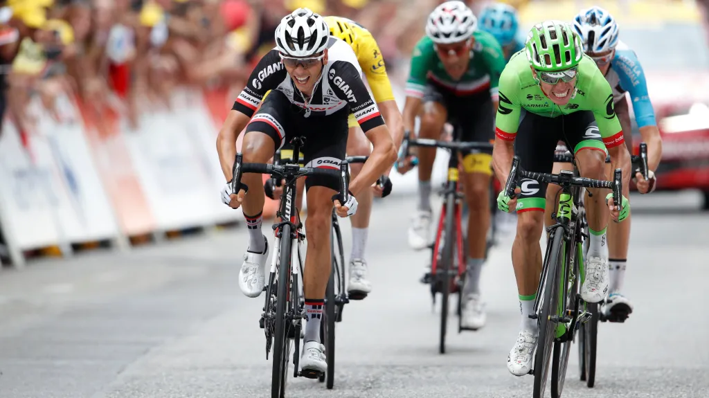 Rigoberto Uran (vpravo) zvítězil v 9. etapě Tour de France