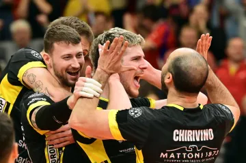 Volejbalisté Karlovarska se radují z výhry nad Maaseikem