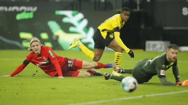 Bayern zvítězil ve Stuttgartu, Dortmund doma podlehl Kolínu