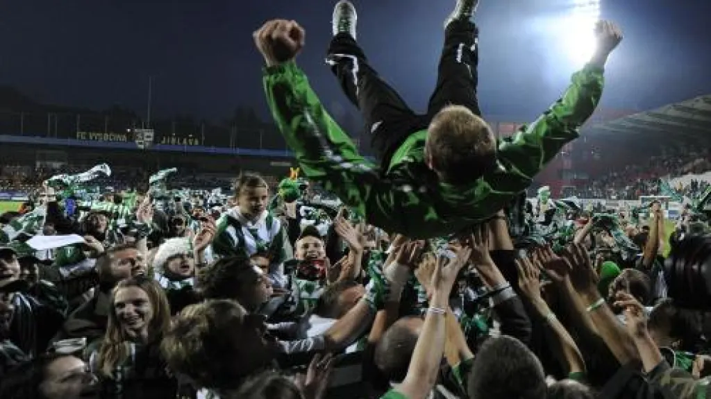 Fanoušci Bohemians oslavují postup do první ligy