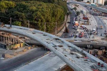 Zřícený most v Belo Horizonte